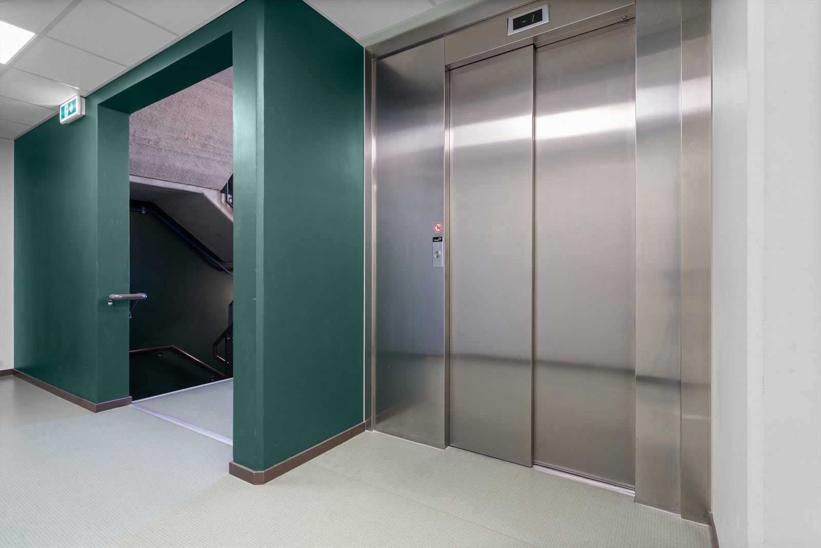 Leiligheten har heisadkomst opp til leilighetsplan. Galleribilde