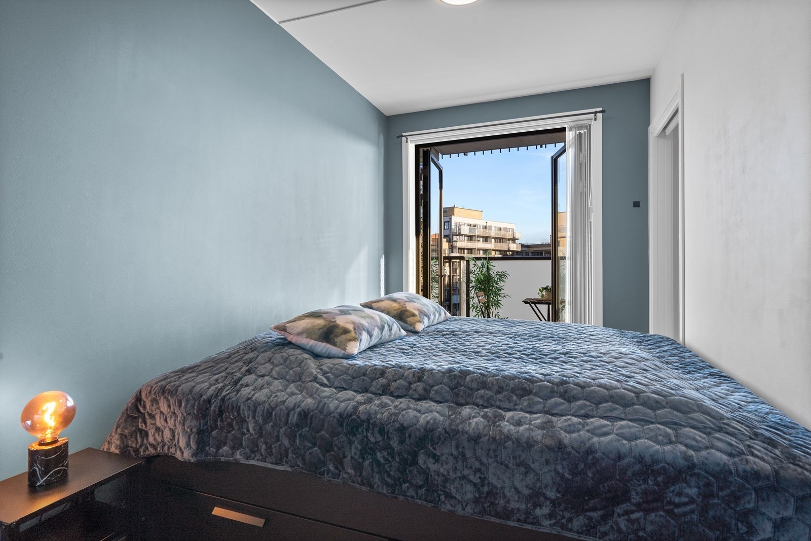 Soverommet har egen tilgang til balkongen. Galleribilde