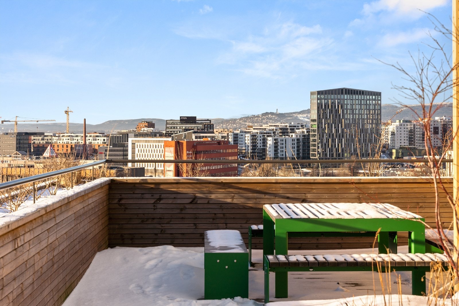 Fra takterrassen har man flott utsikt ned mot Oslofjorden. Galleribilde