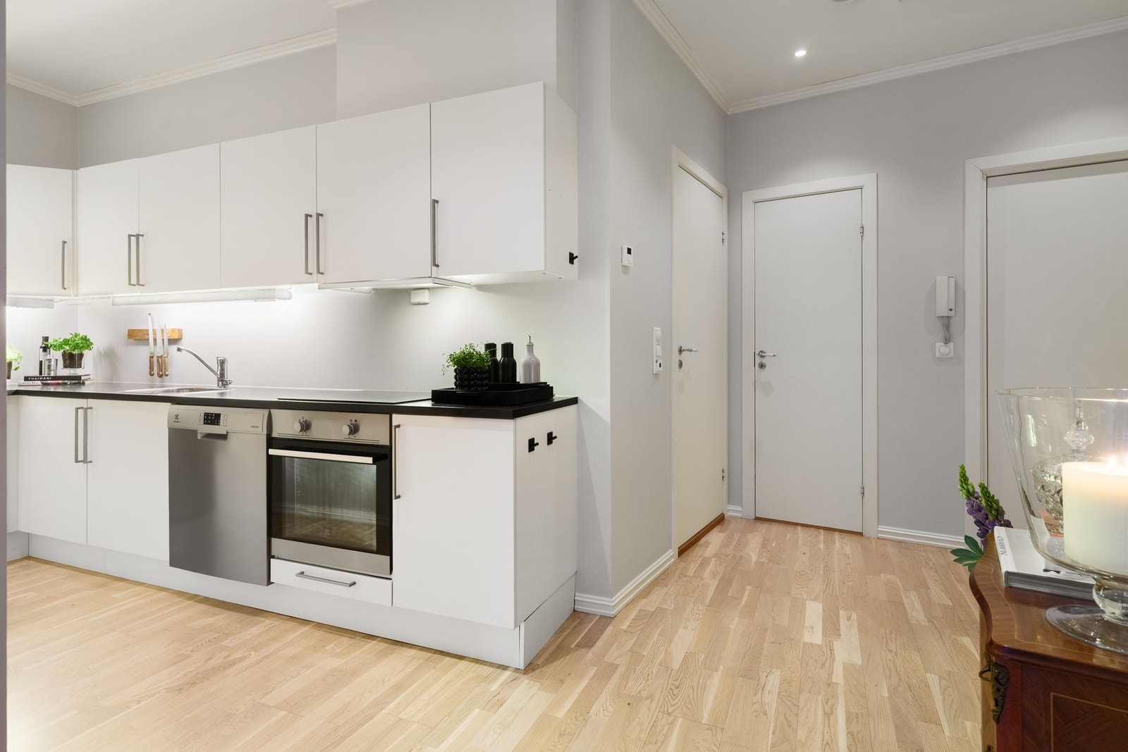 Lys kjøkkeninnredning fra HTH. Nytt i 2015. Galleribilde