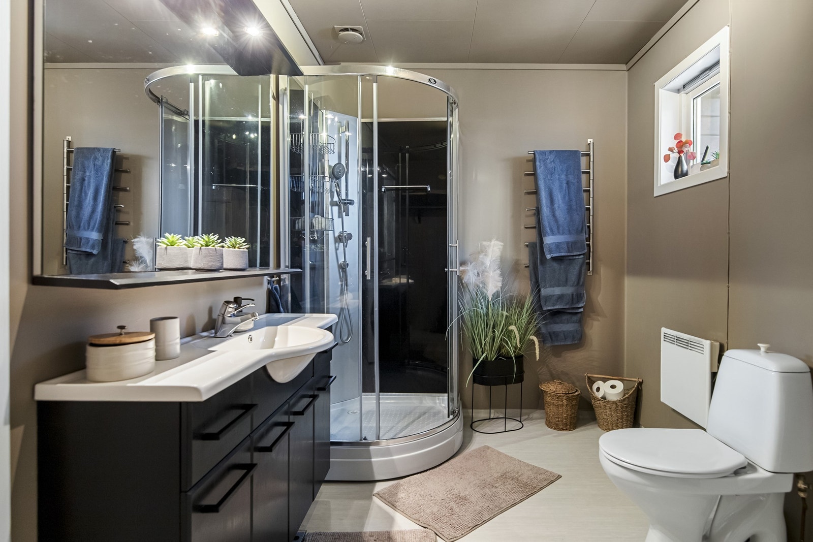 Tidløst bad med god plass Galleribilde