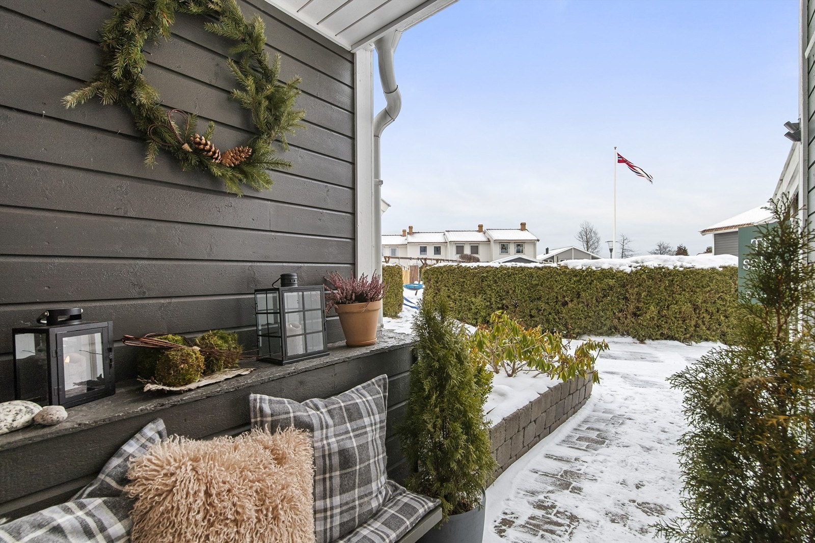 Stensatt inngangsparti Galleribilde