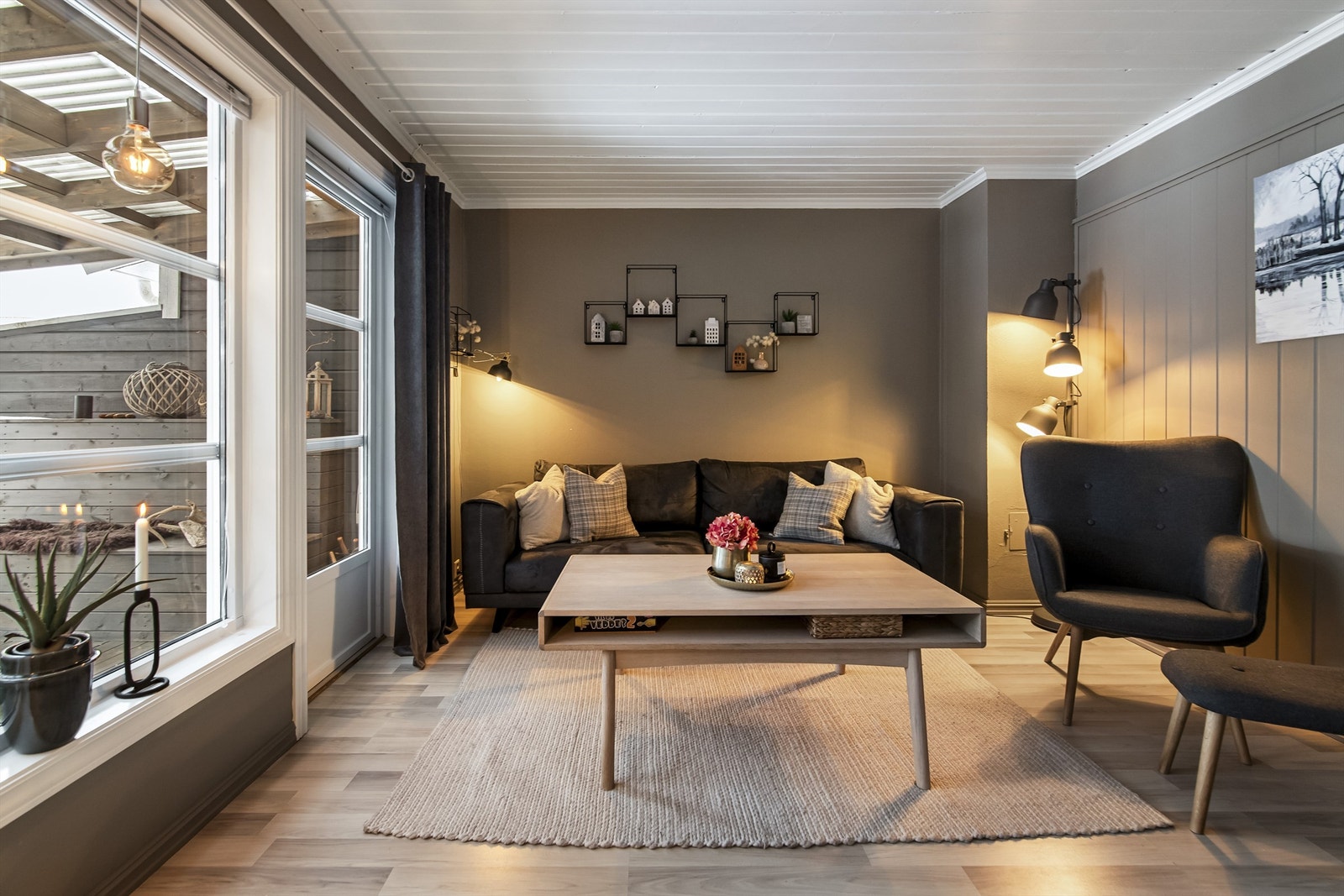 Pipe i stuen, åpner opp for mulighet for ildsted Galleribilde