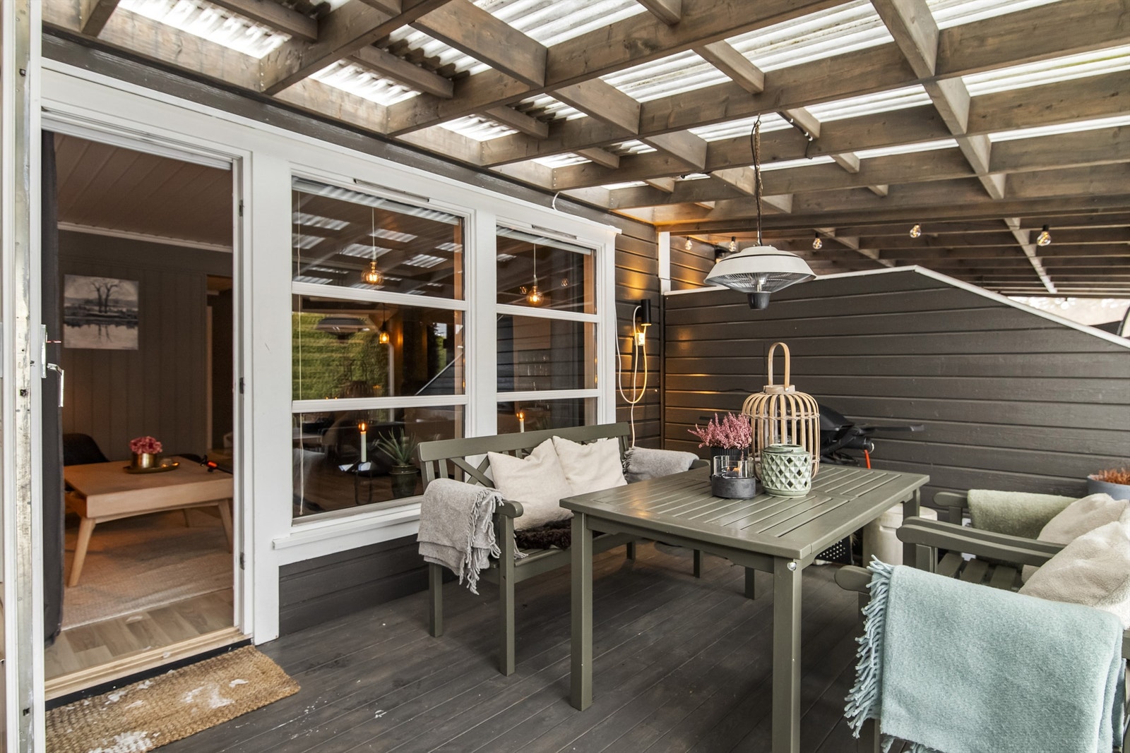 Nydelig terrasse med utgang fra stuen Galleribilde