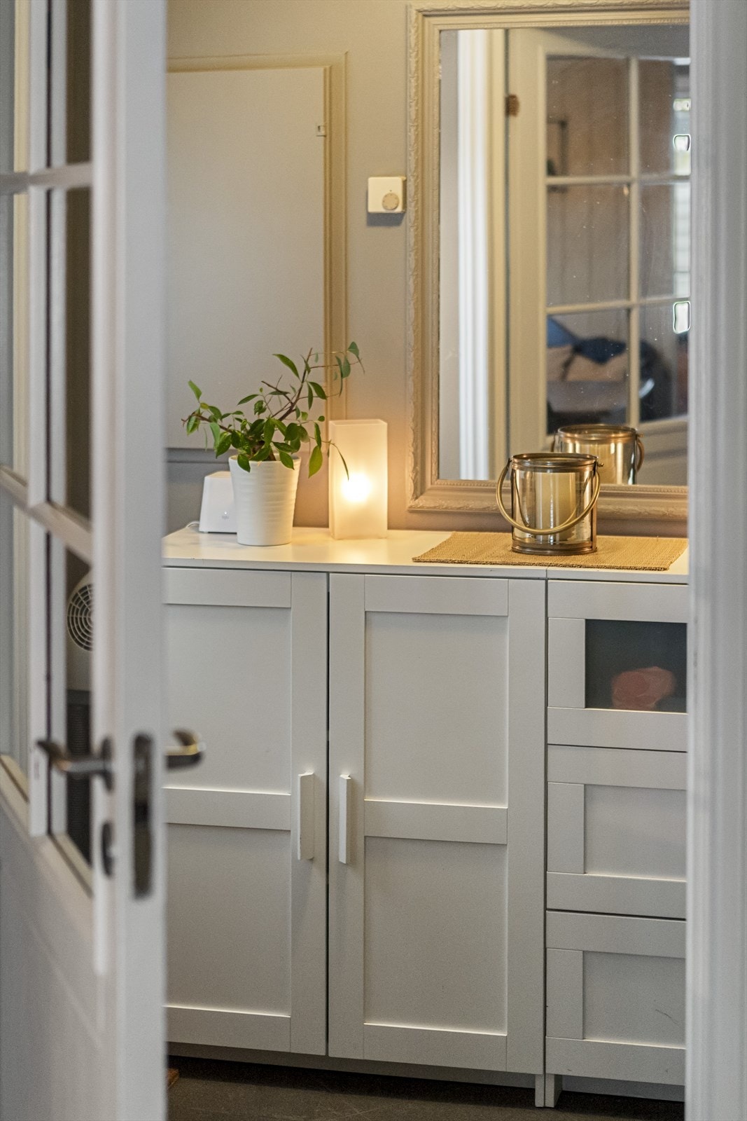 Entreen er trivelig innredet Galleribilde