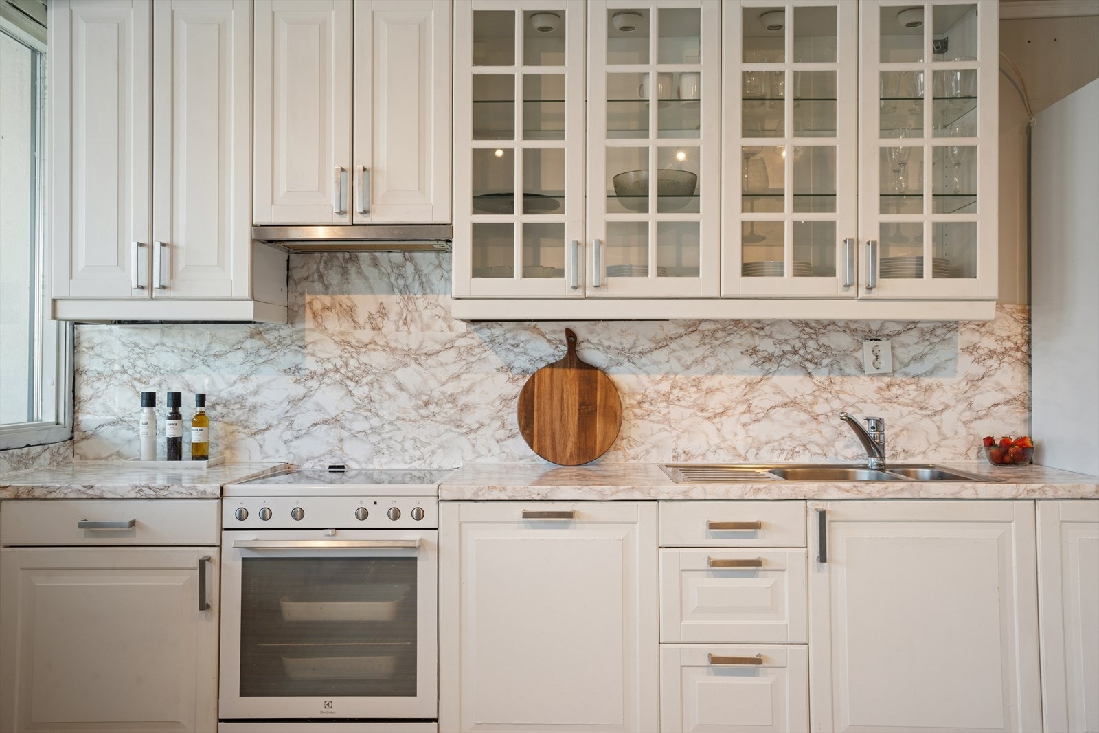 Innredningen har god skap- og benkeplass. Galleribilde