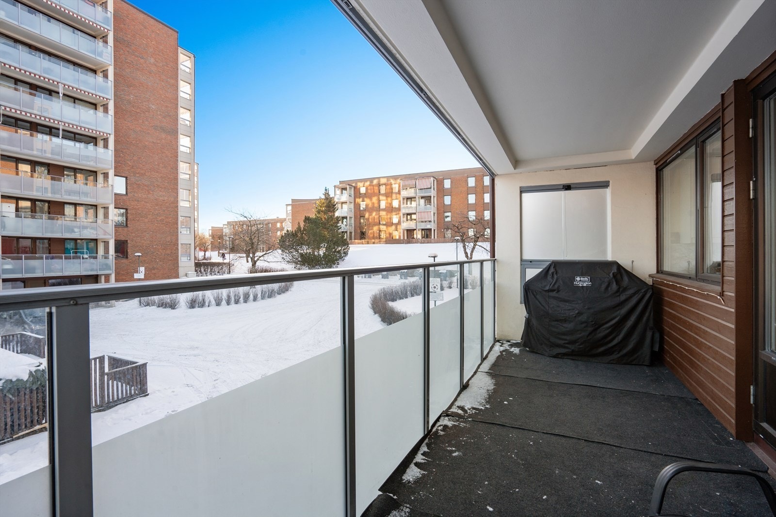 Flott balkong med adkomst fra stuen. Galleribilde