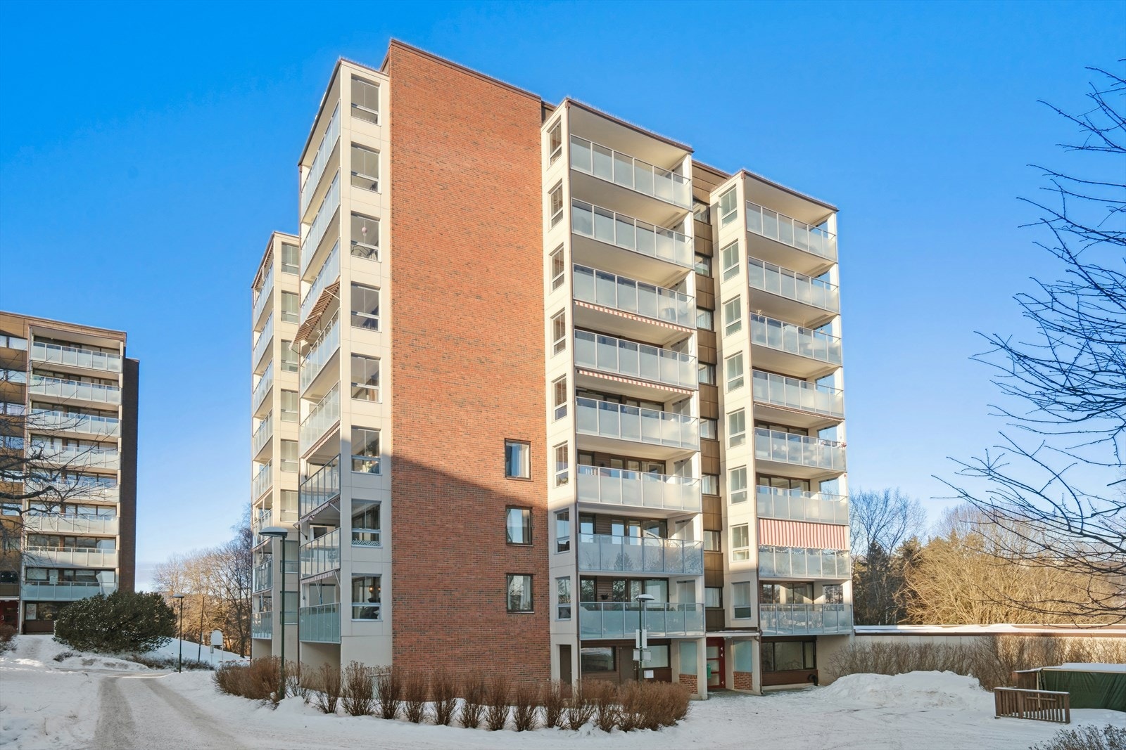 Borettslaget er beliggende i et veletablert, populært og barnevennlig boligområde på Øvre Haugen med bilfrie internveier og store grøntarealer. Galleribilde