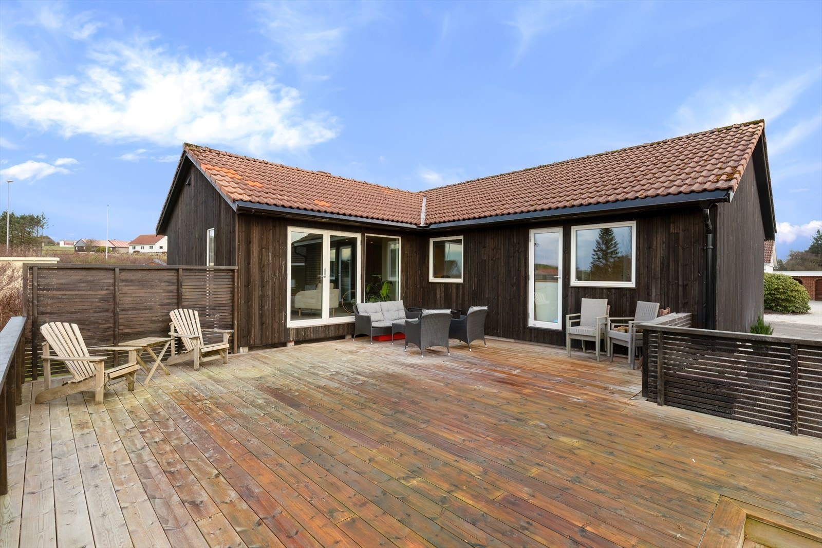 Terrasse - stor, skjermet og solrik terrasse Galleribilde