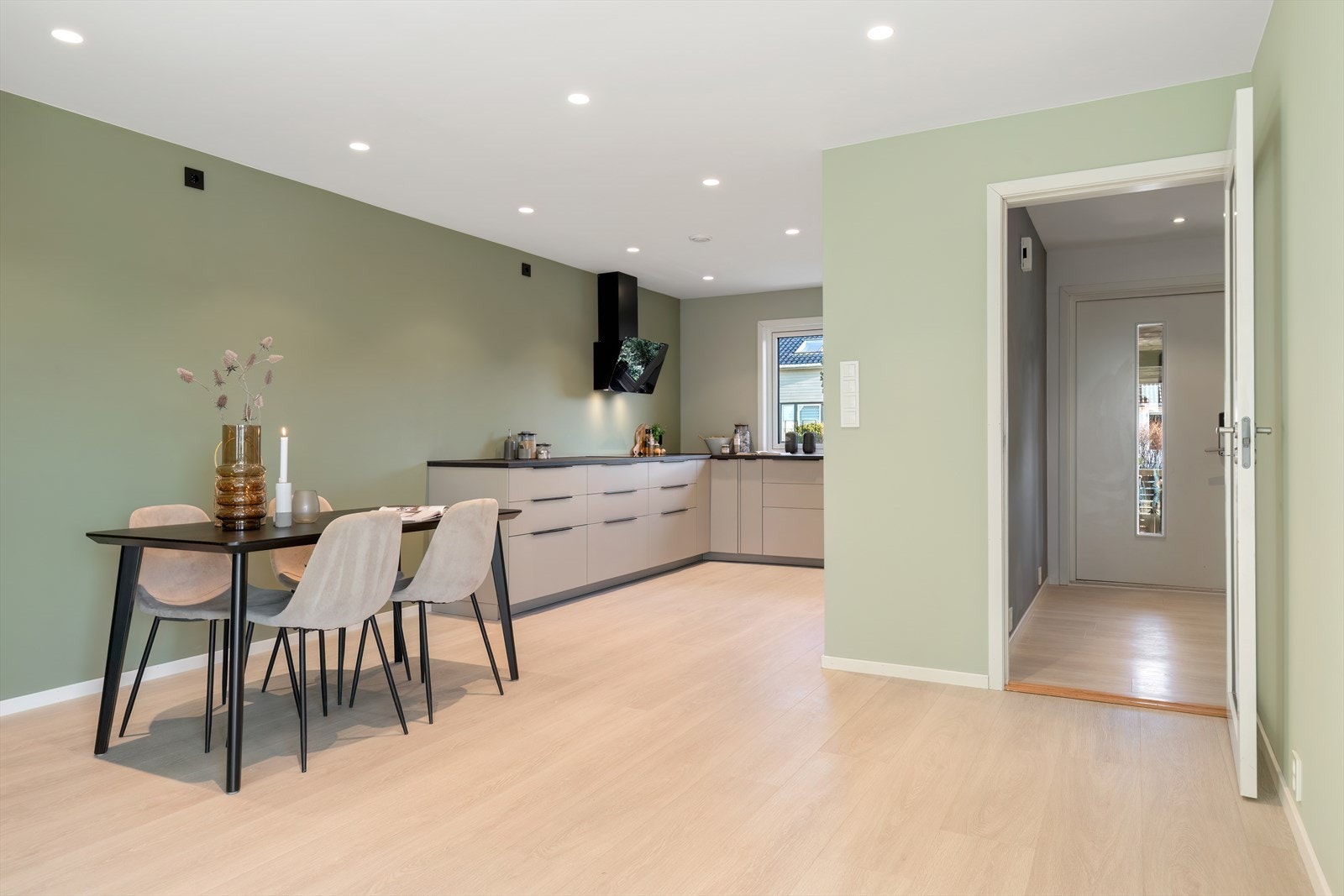 Stue - åpen løsning mot kjøkken Galleribilde