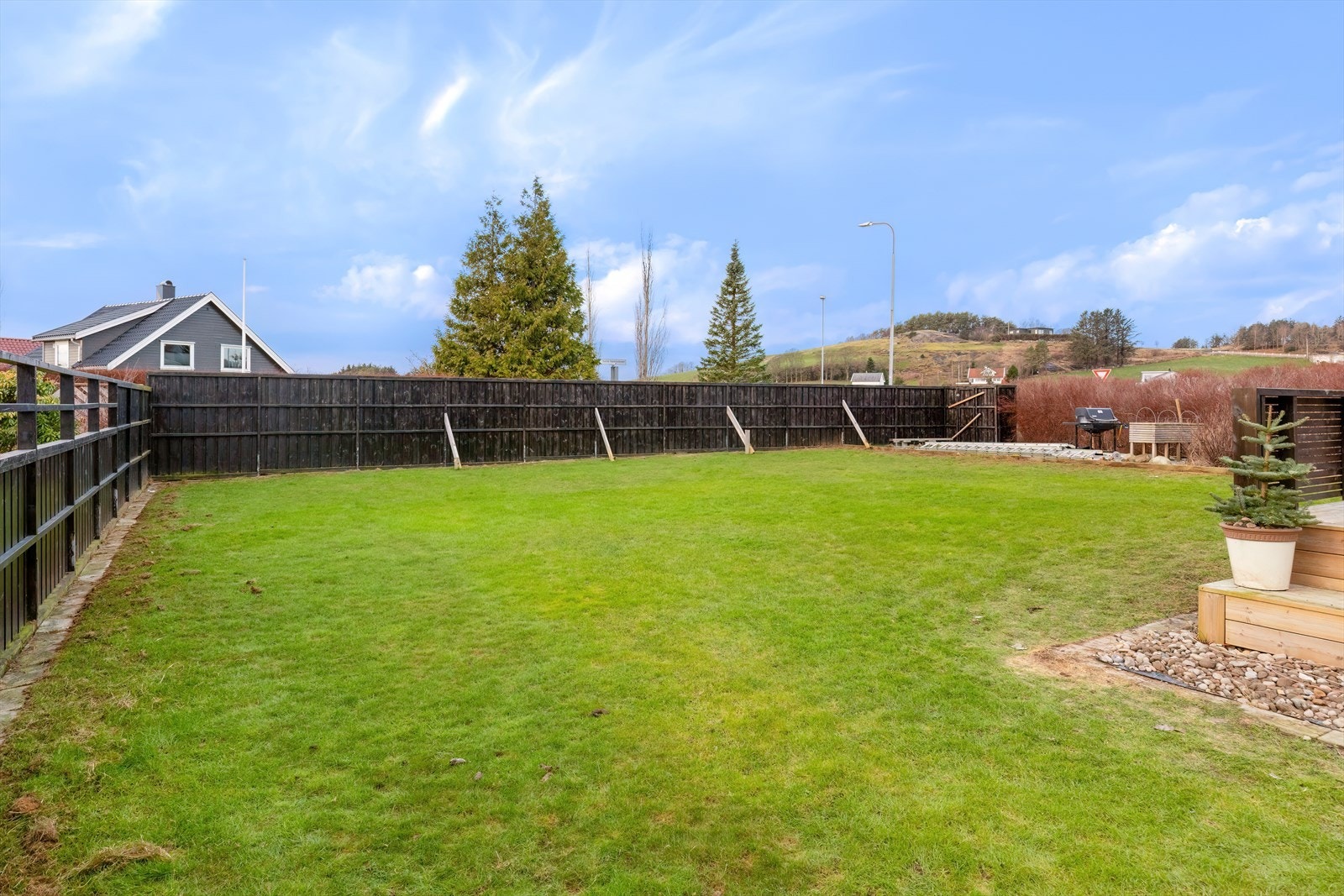 Hage - tomt på ca. 770 kvm. Vestvendt Galleribilde