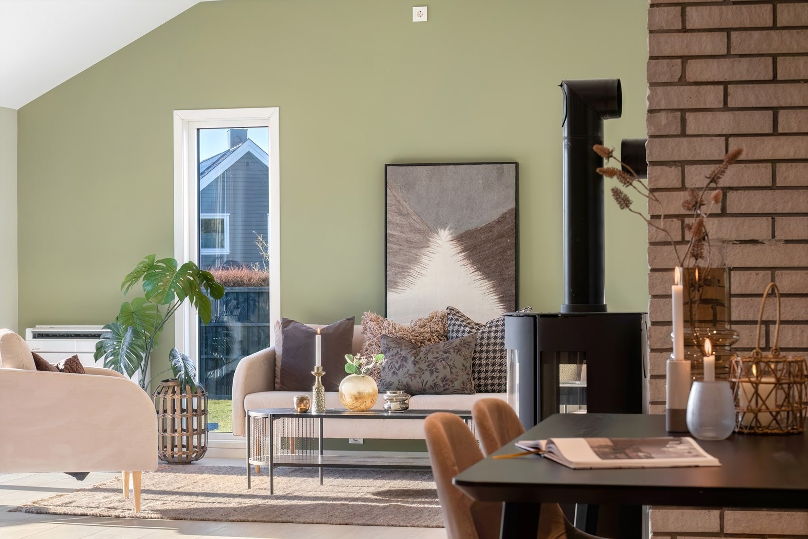 Stue - nye overflater er gjennomgående i hele huset Galleribilde