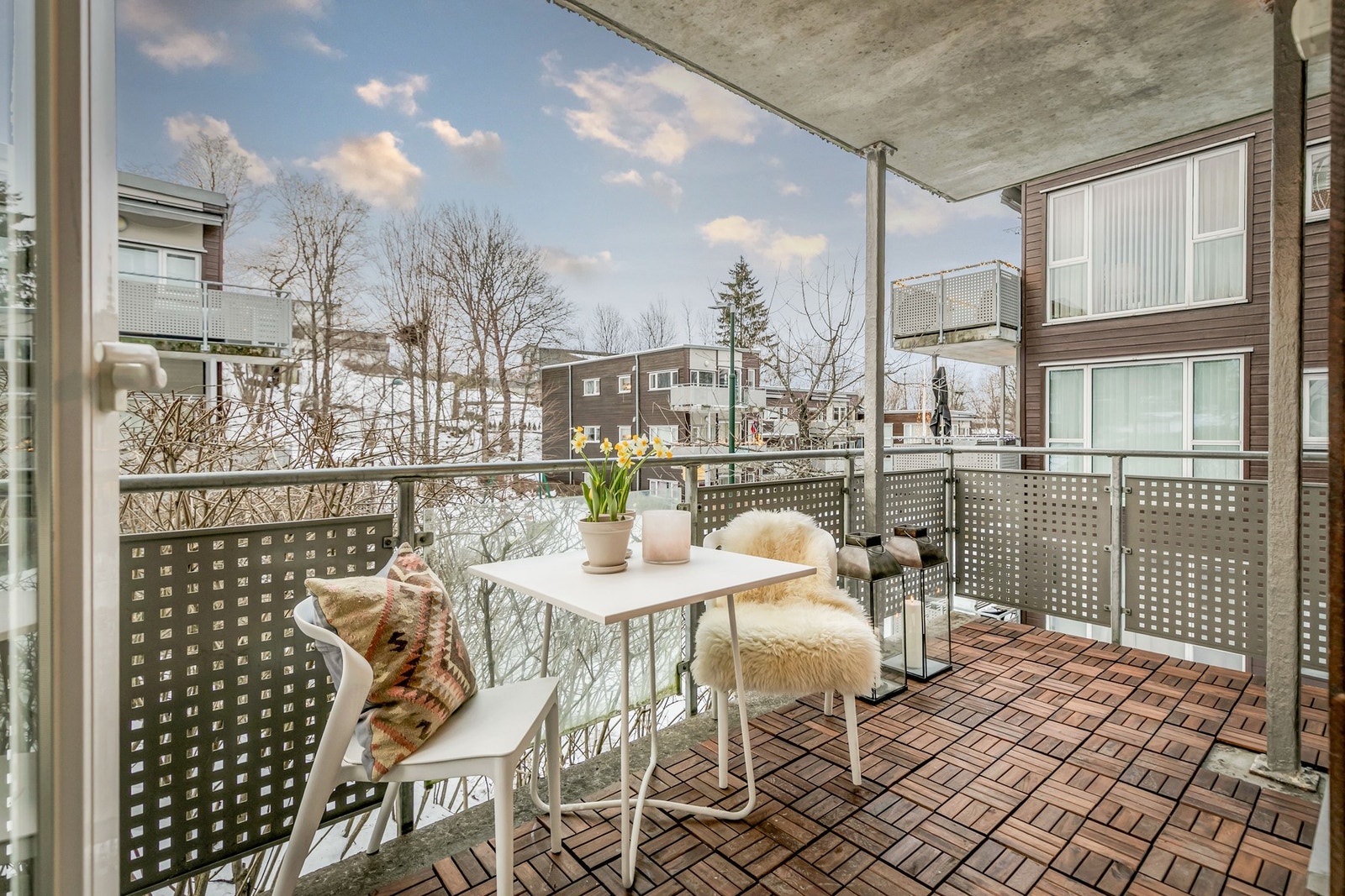 Det ble lagt nye trefliser på gulv i 2025 Galleribilde