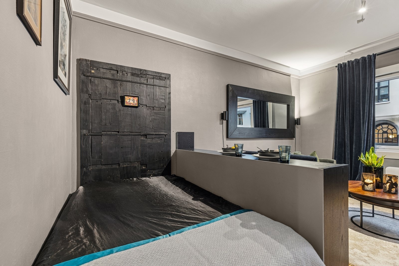 Praktisk og avskjermet soveplass i egen alkove. Galleribilde