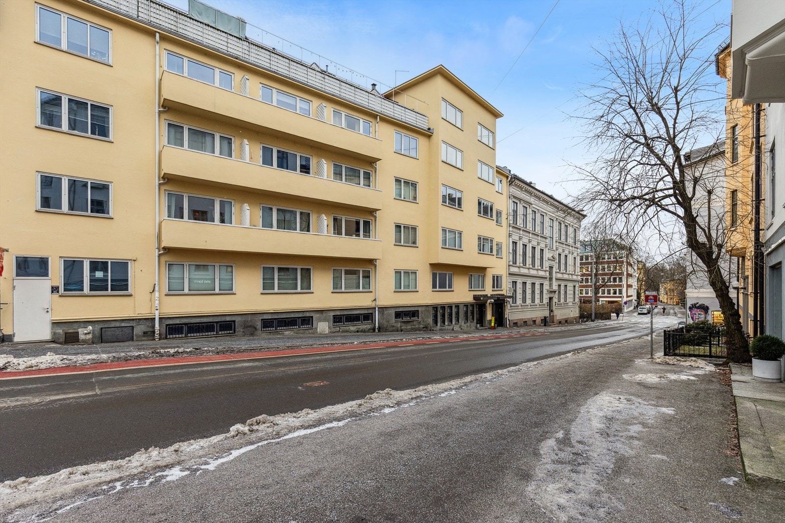 I umiddelbar nærhet til Bogstadveien og Hegdehaugsveien med kafeér og butikker av alle slag. Galleribilde