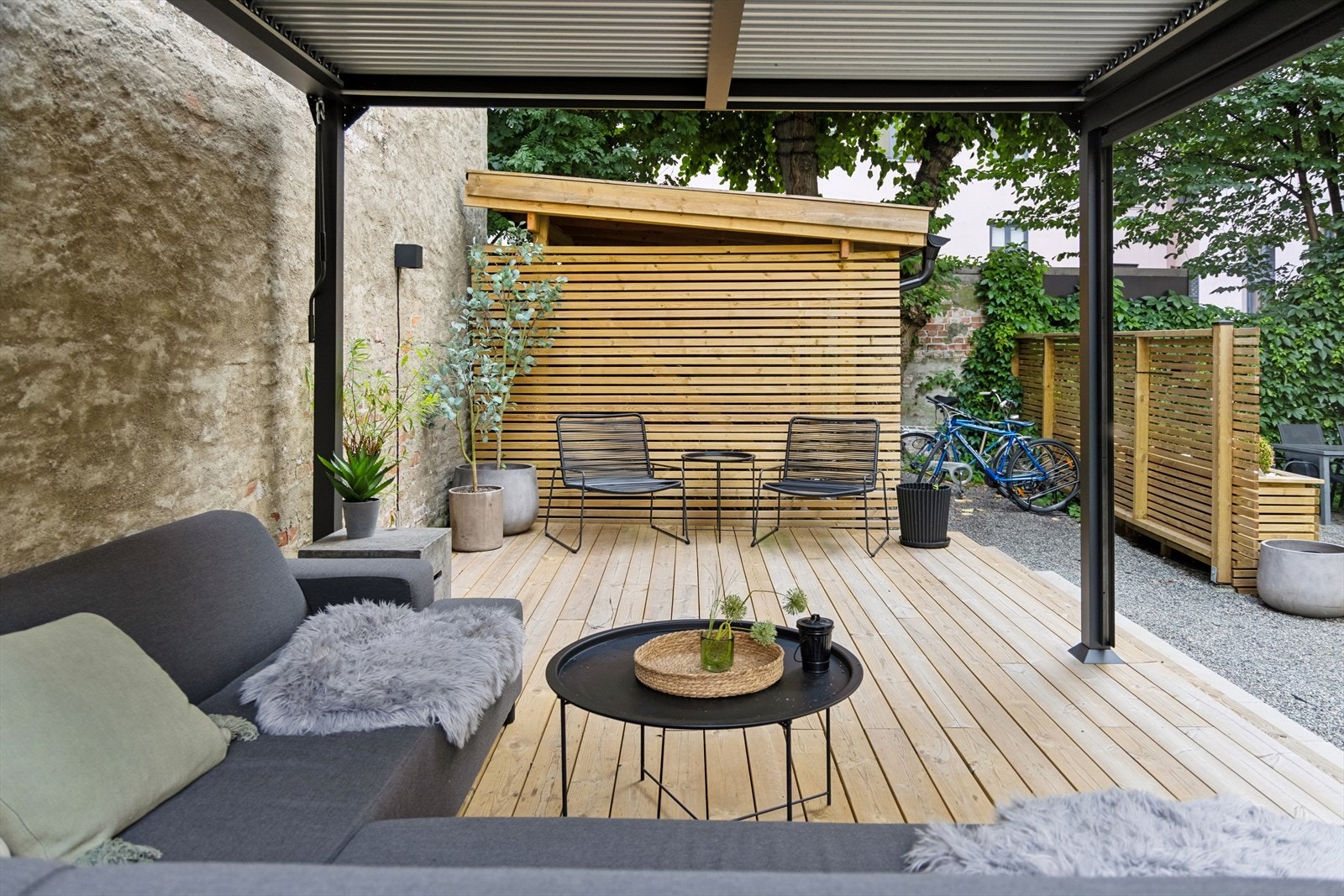 Nyt både en solfylt dag og en hyggelig kveld med venner! Galleribilde