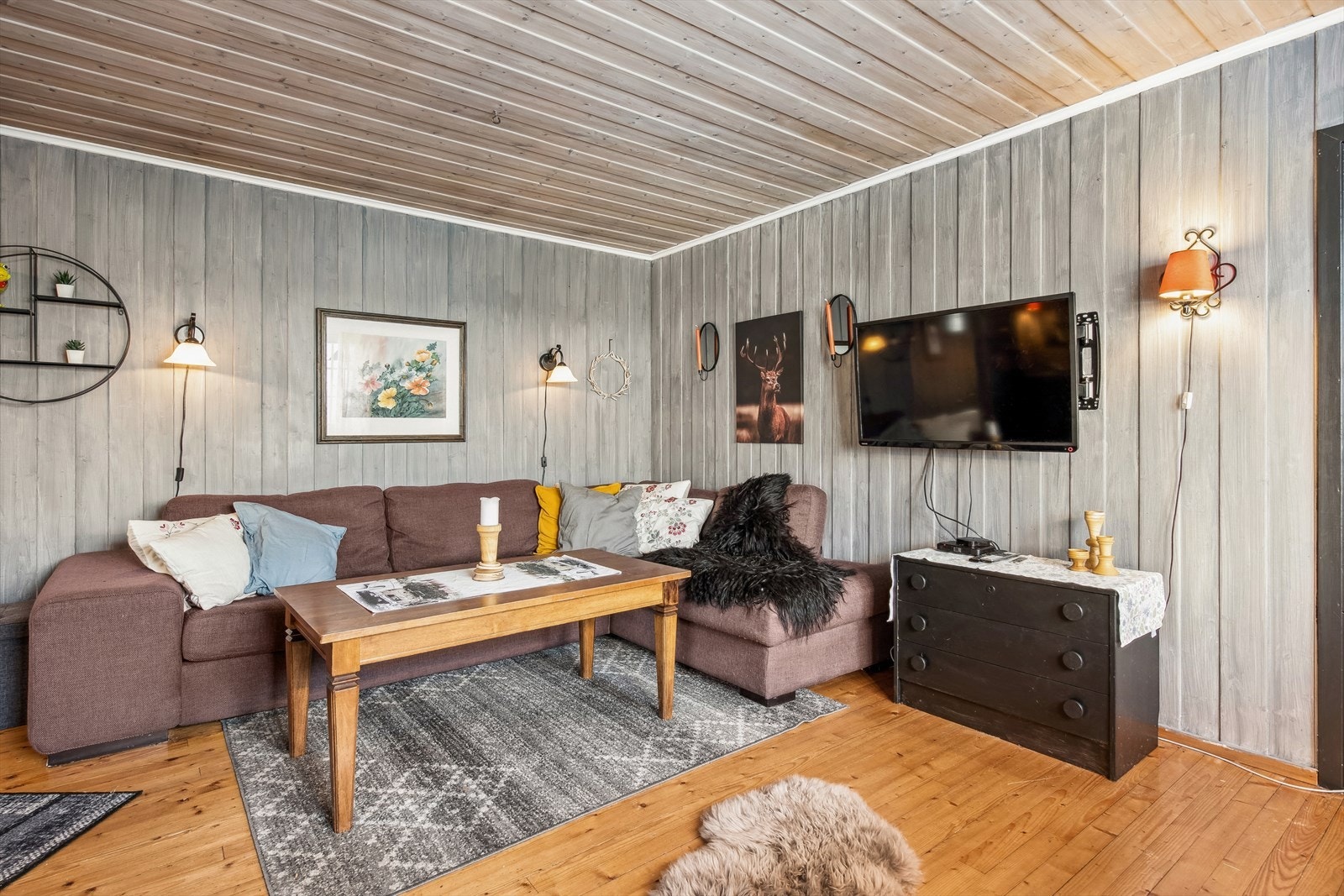 Stuen er naturlig inndelt i to soner. Galleribilde