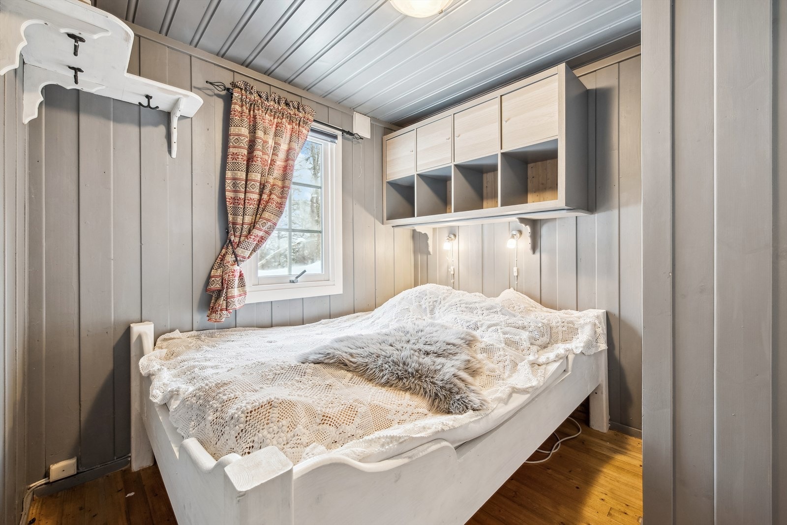 Hytta har totalt 3 soverom med sengeplass til 6 stykker. Galleribilde