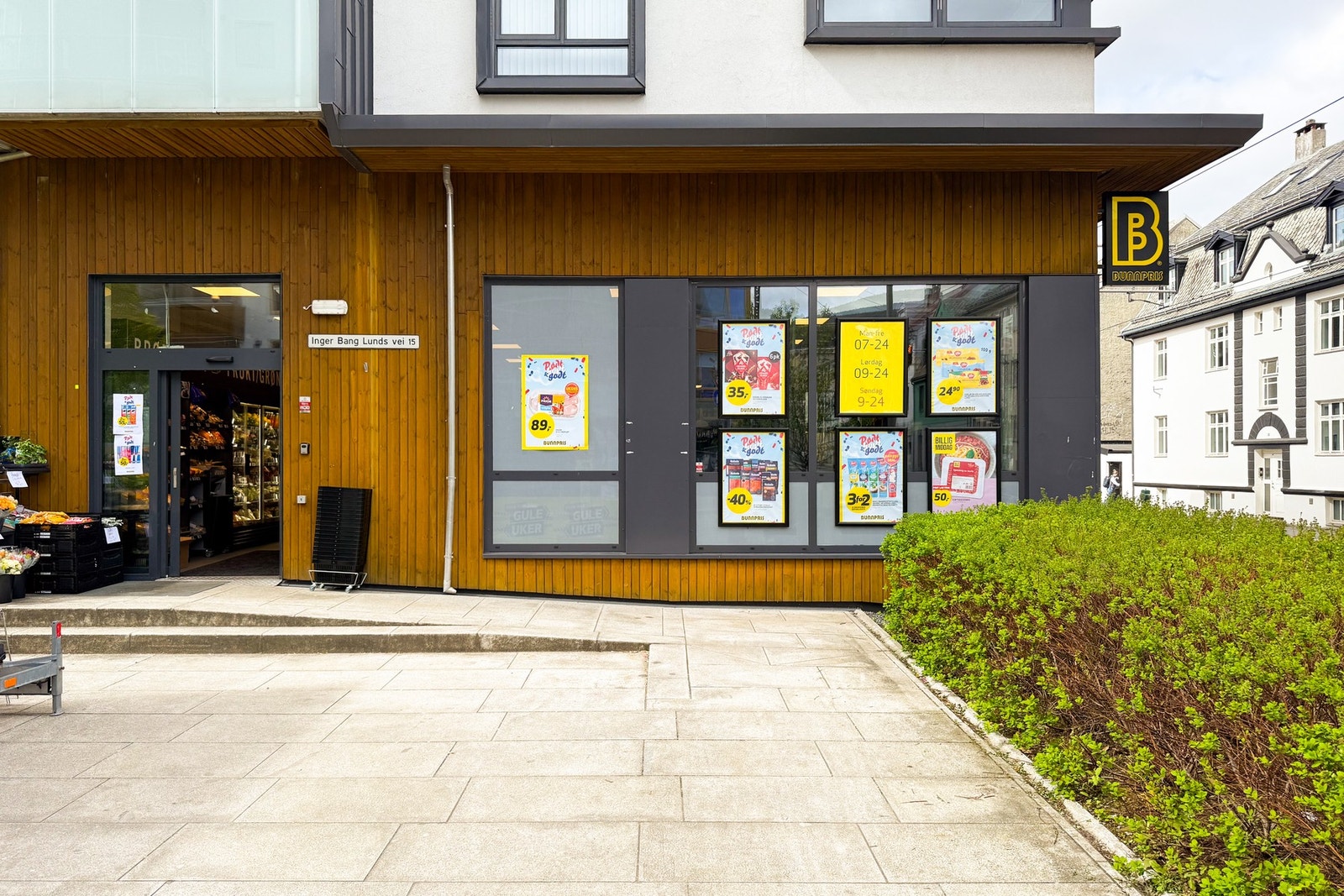 Søndagsåpne Bunnpris i samme bygg som leiligheten. Galleribilde