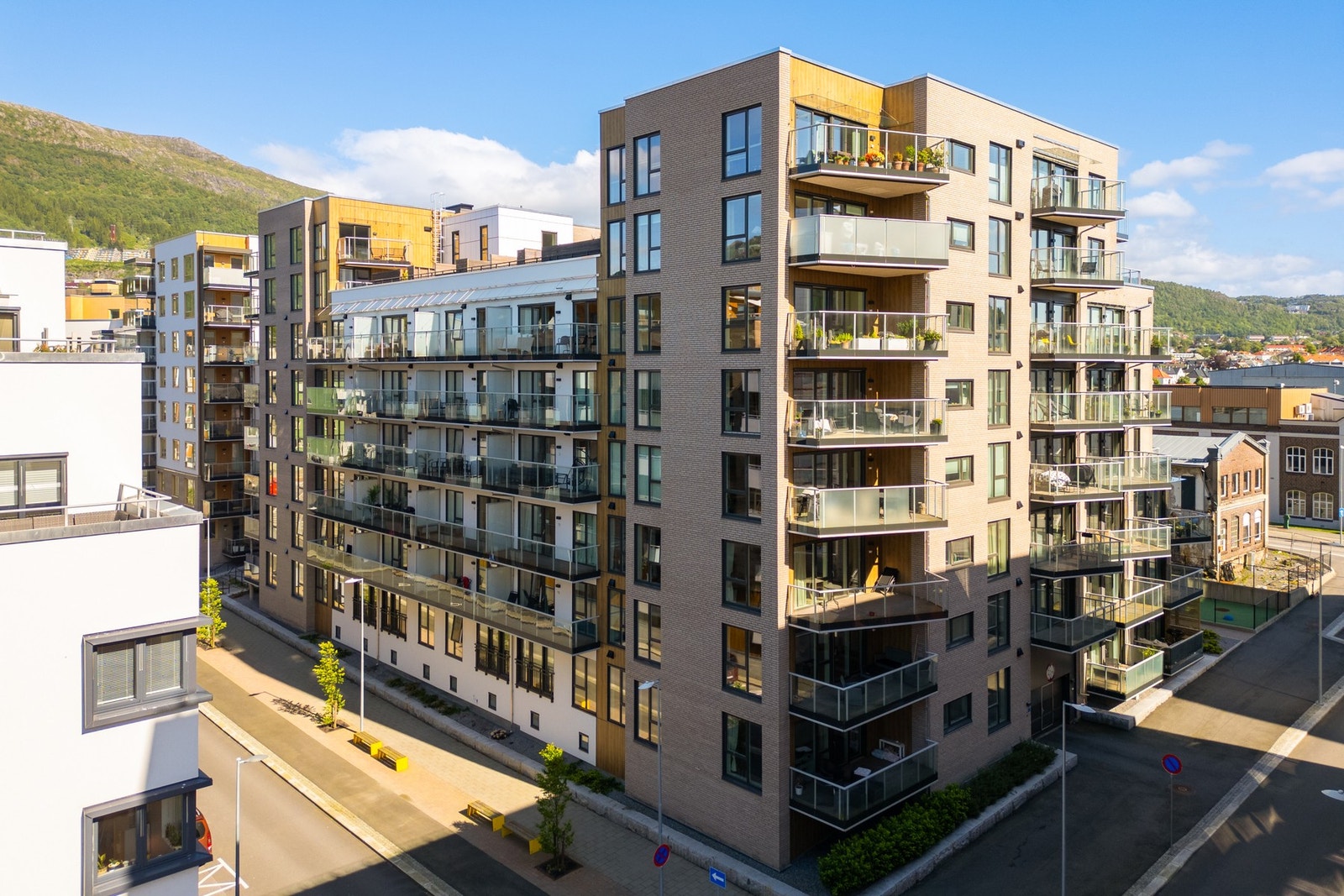 Sameiet ligger fint plassert i Kronstadparken, like ved bybanesporet, og med flere butikker og restauranter i nærheten. Galleribilde