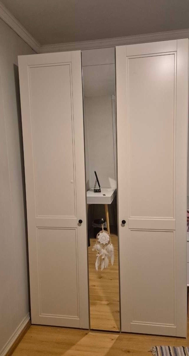 Nytt, stort garderobeskap Galleribilde