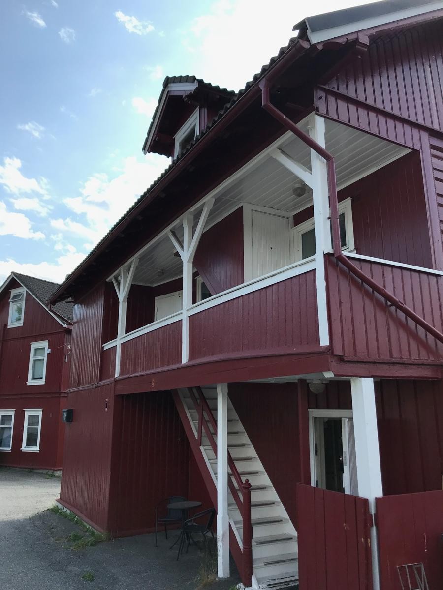 Inngang fra svalgang Galleribilde