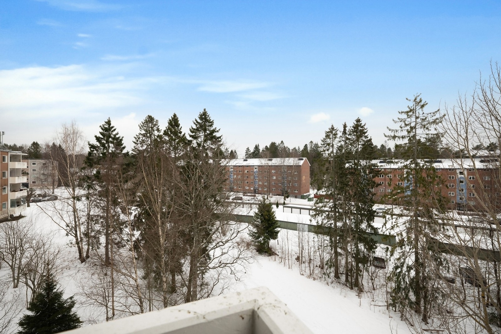 Leiligheten har en god intern beliggenhet med god avstand til annen bebyggelse Galleribilde