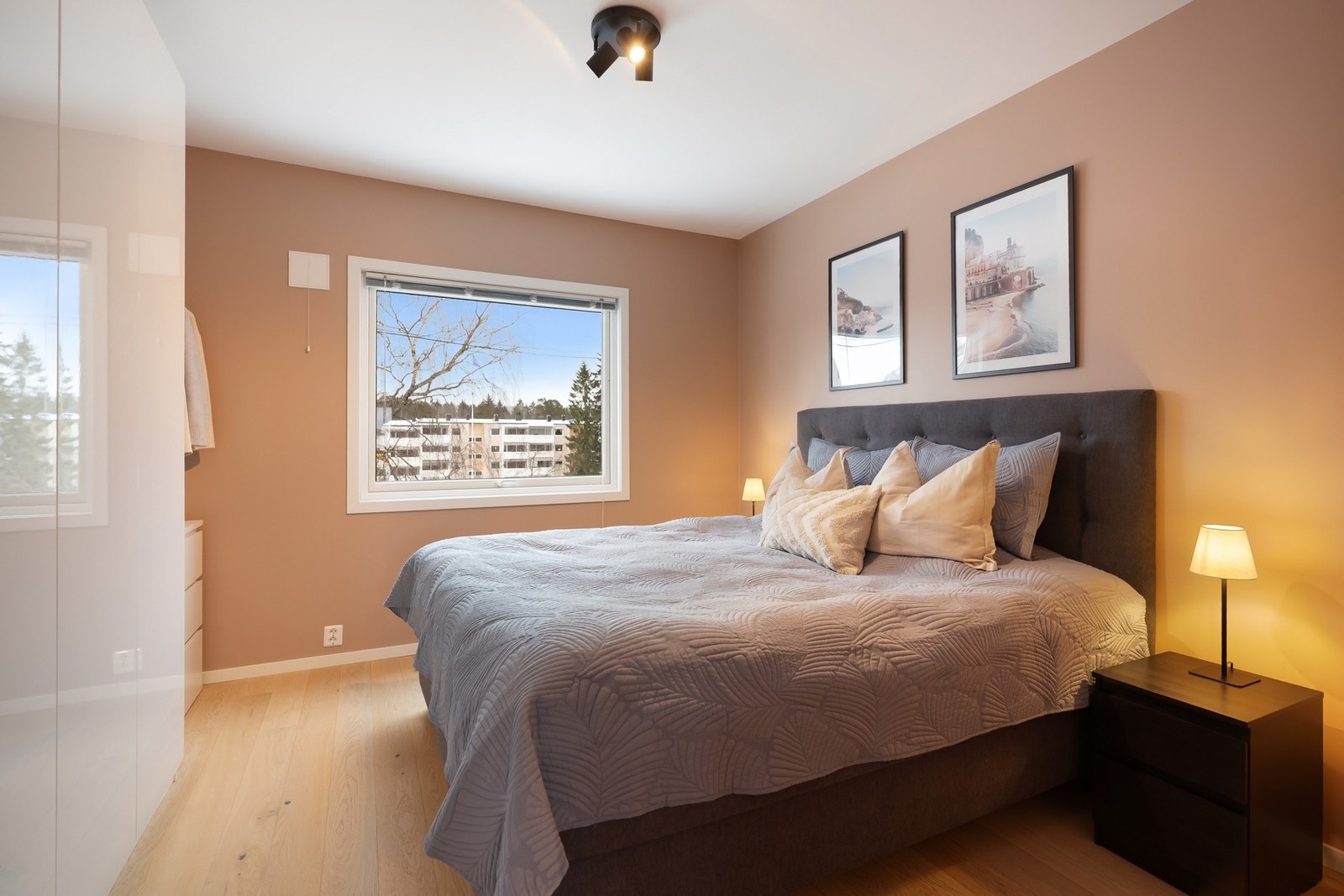 Leiligheten inneholder to gode soverom Galleribilde