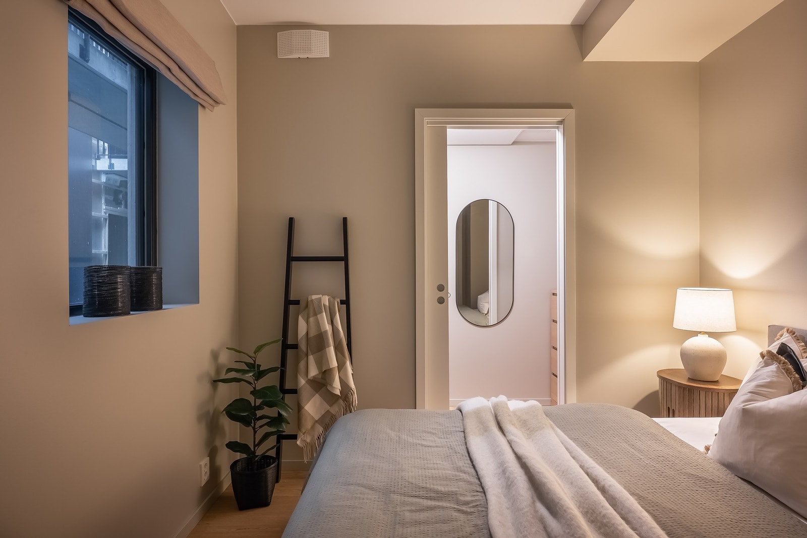 Skjermet beliggenhet gir rolige og behagelige sovemiljøer. Galleribilde