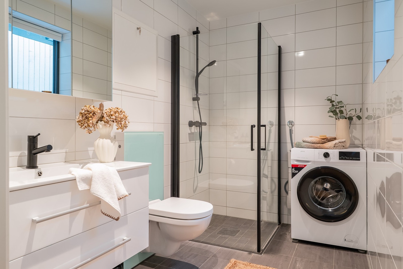 Pent og moderne bad på ca. 4 kvm. Galleribilde