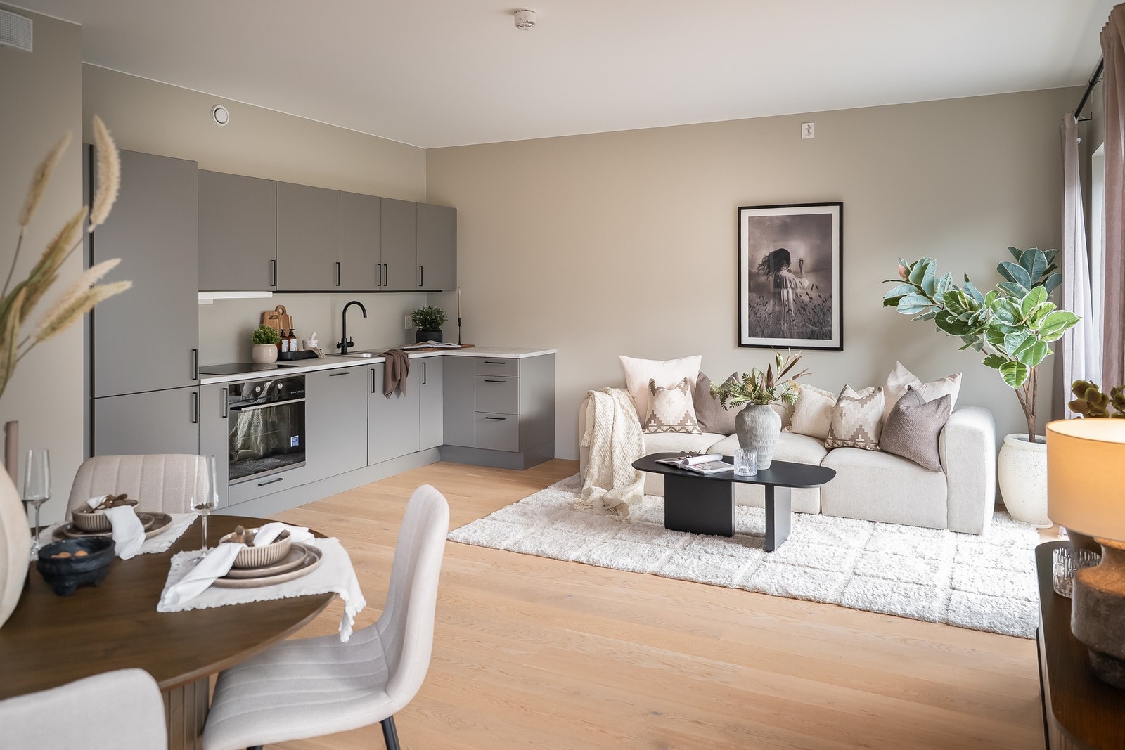 Rommet oppleves lyst og luftig. Galleribilde