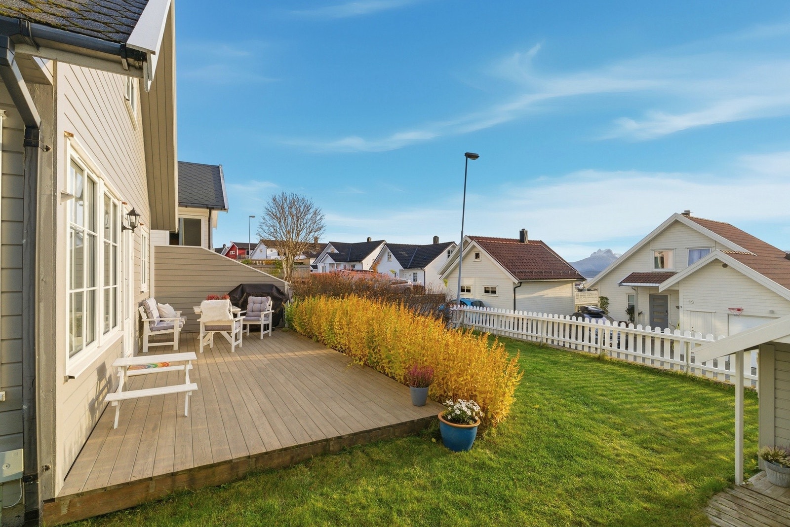 Terrasse med god plass til utemøbler, grill, etc. Galleribilde