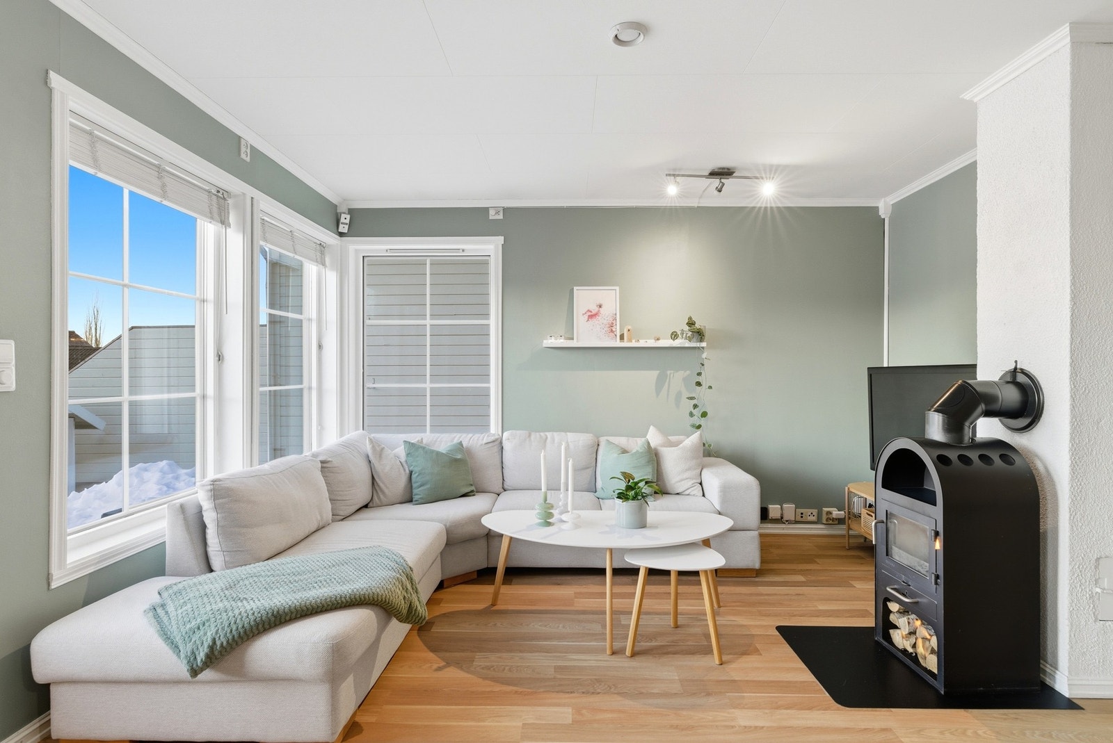 Nåværende eier har tv og internett (fiber) fra Signal Altibox. Galleribilde