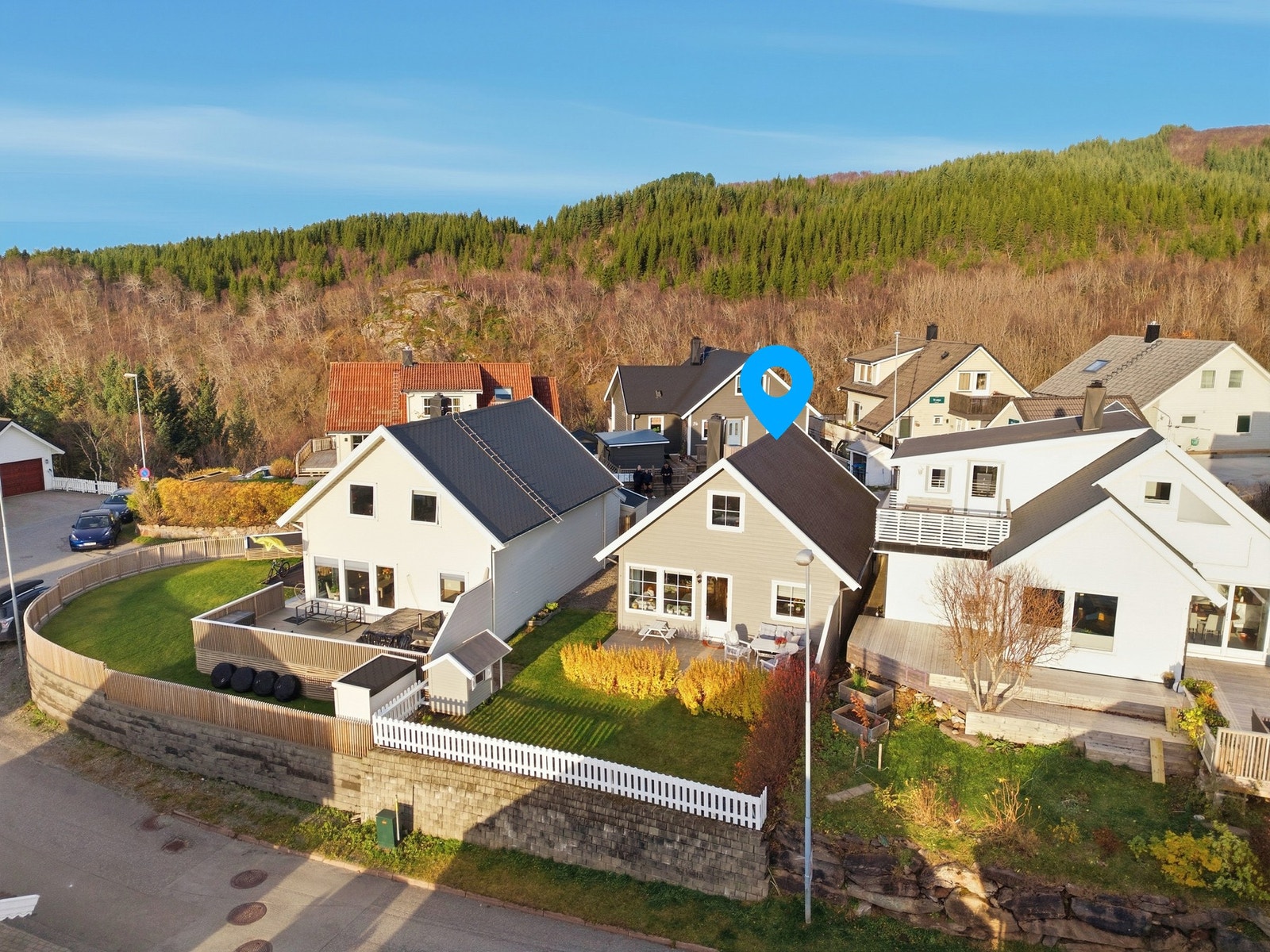 Boligen ligger meget fint til på toppen av Svartlia, i en blindgate - Flotte turmuligheter rett utenfor døra Galleribilde