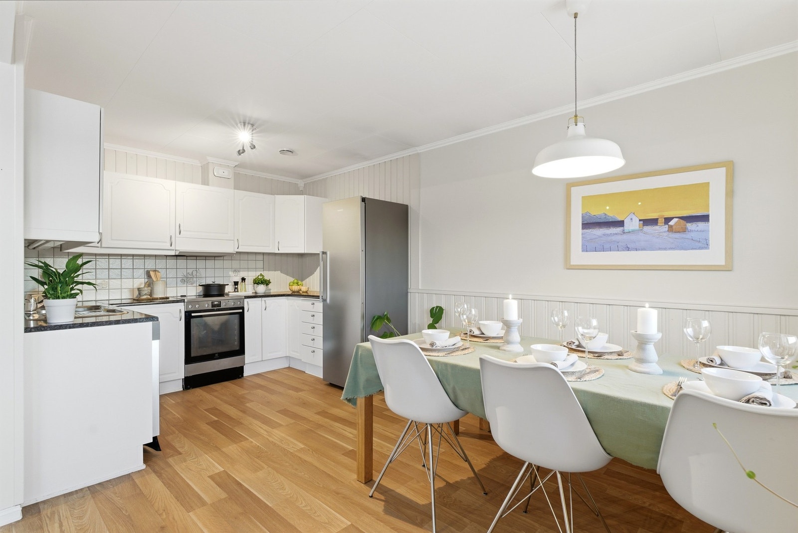 Lyst og flott kjøkken - Varme i gulv Galleribilde