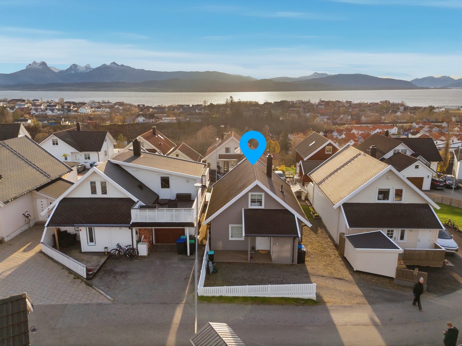 Boligen ligger meget fint til på toppen av Svartlia, i blindgate Galleribilde