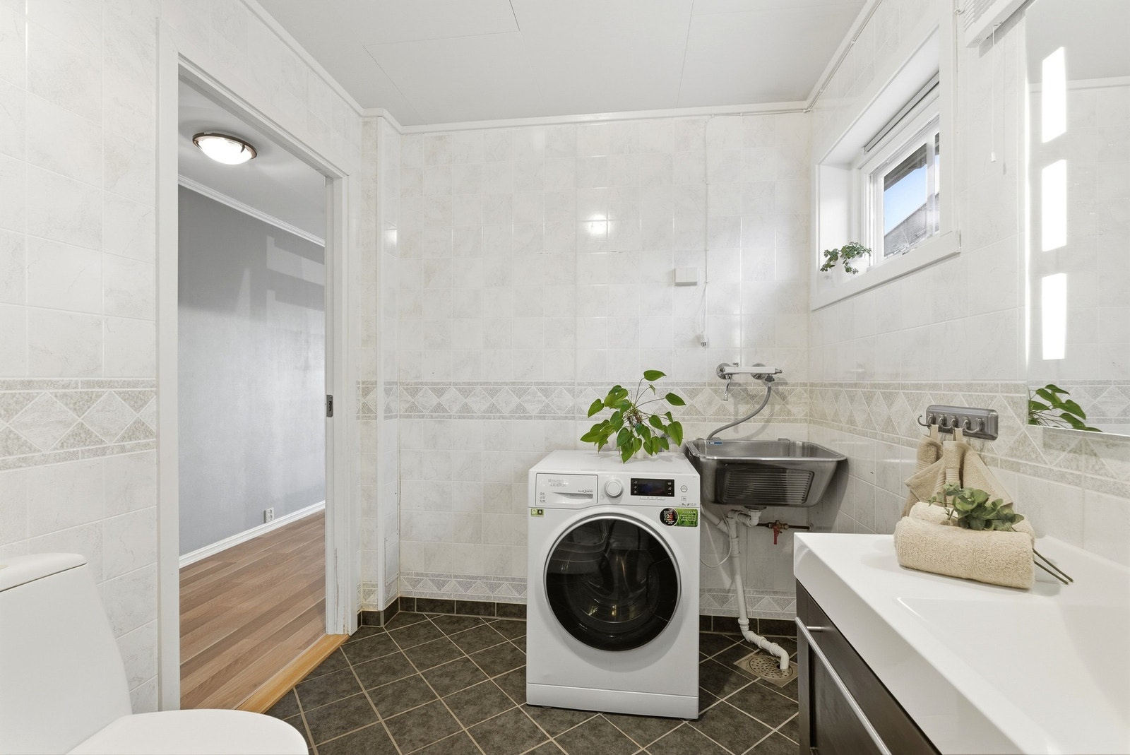 Badet er renovert i 2009 - Opplegg for vaskemaskin Galleribilde