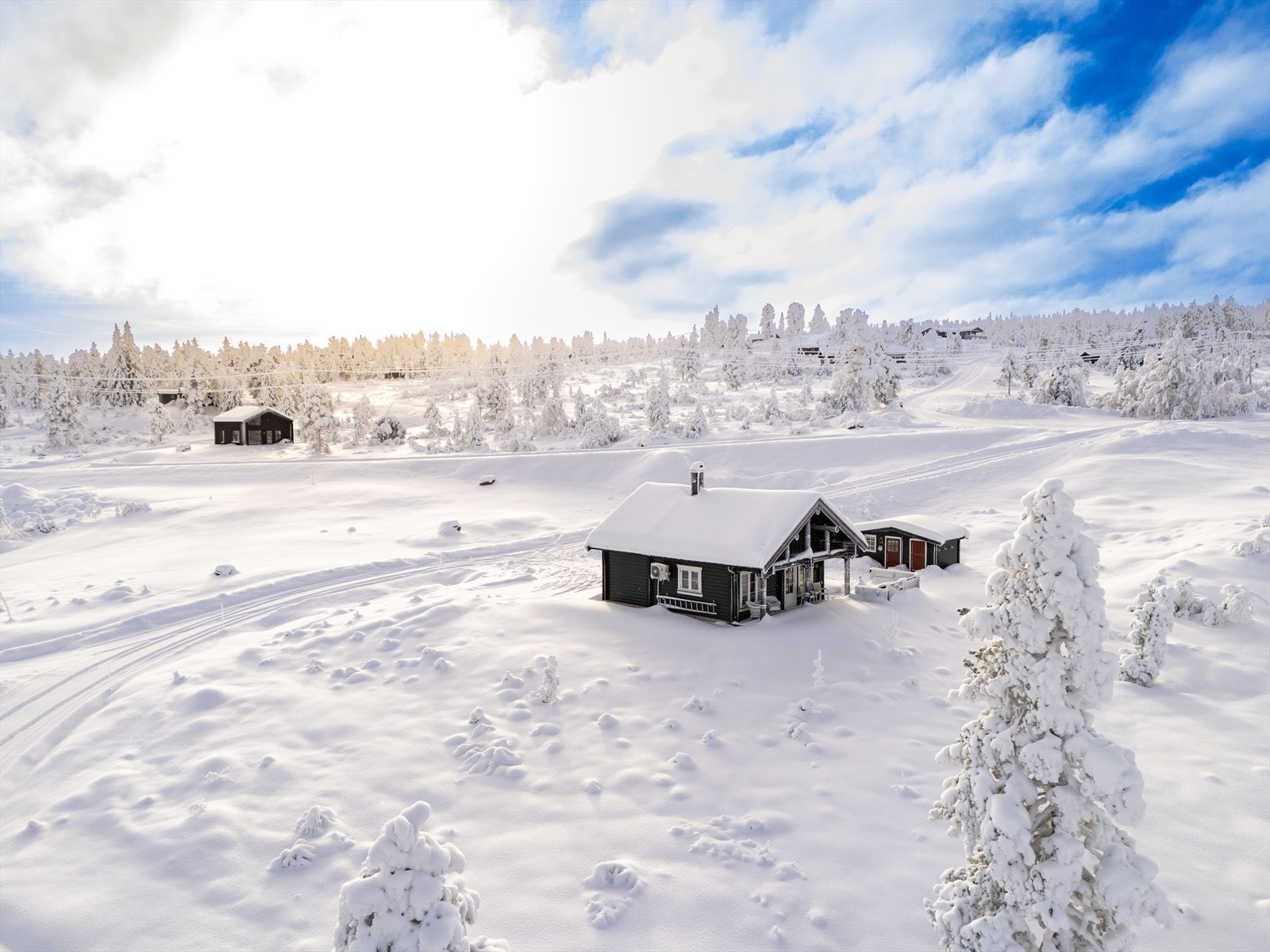 Eiendommen ligger åpent og solrikt til, i lett slakende terreng på populære Blefjell Sør! Galleribilde