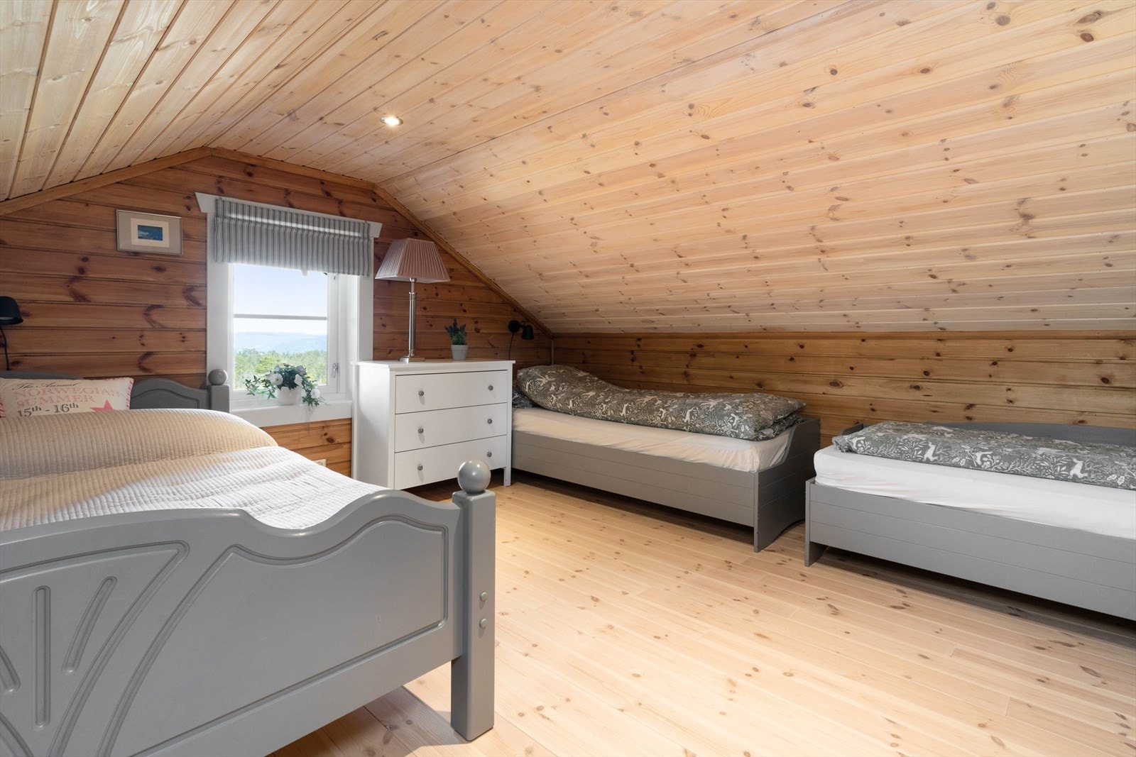 Romslig hemsrom med mange sengeplasser. Galleribilde