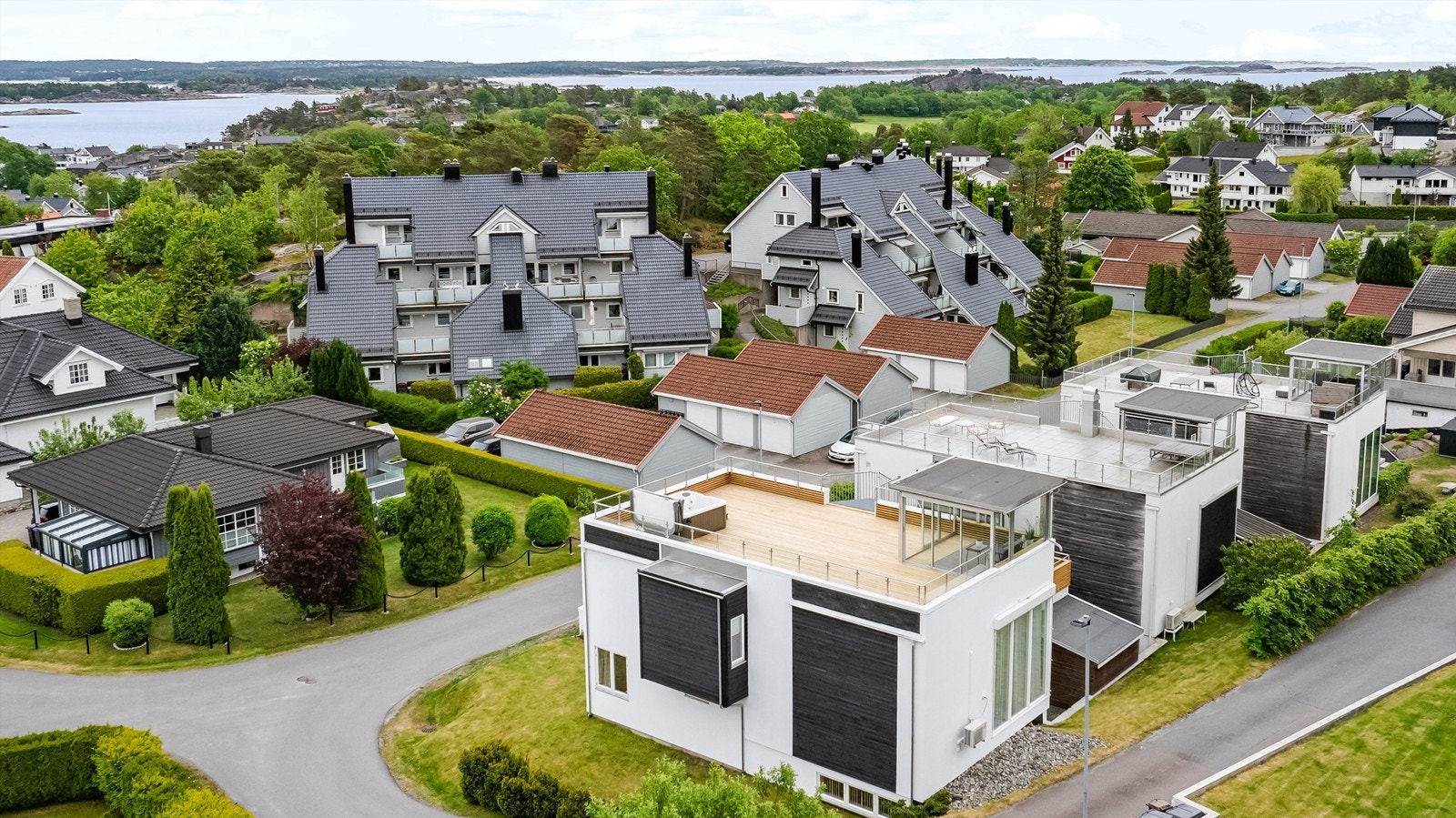 Nordre Gjekstadskog 22 ligger i en blindvei, og her kan en trygt slippe ungen ut for lek og moro i trygge og rolige omgivelser. Galleribilde