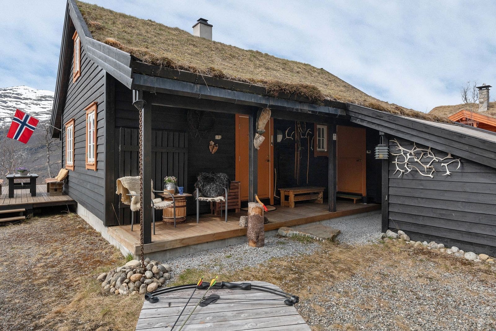 Inngangspartiet til hytten. Galleribilde