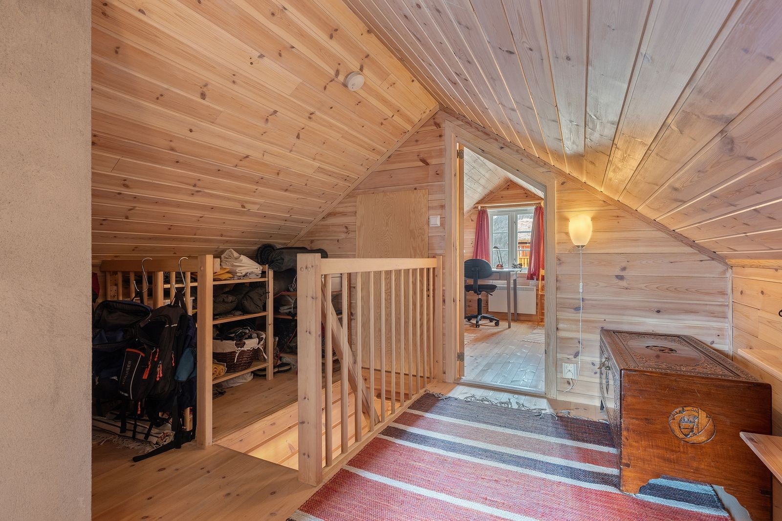 På hemsen finner man to rom som er innredet til soverom. Galleribilde