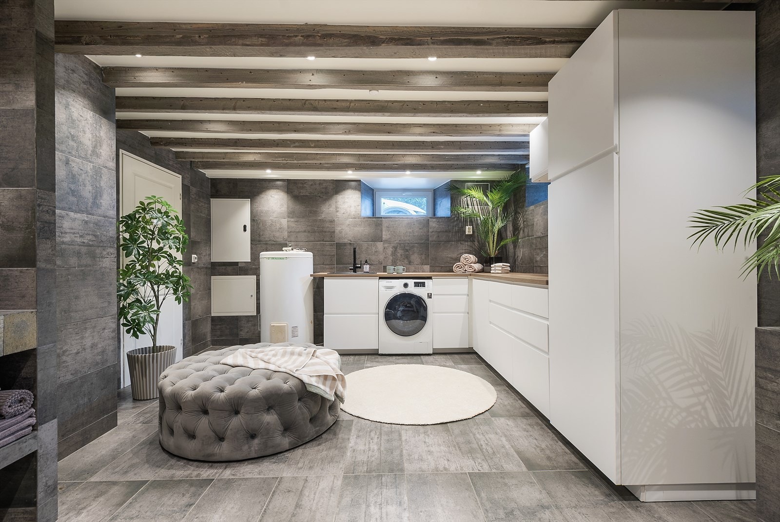 Stort og lekkert vaskerom i kjeller. Galleribilde