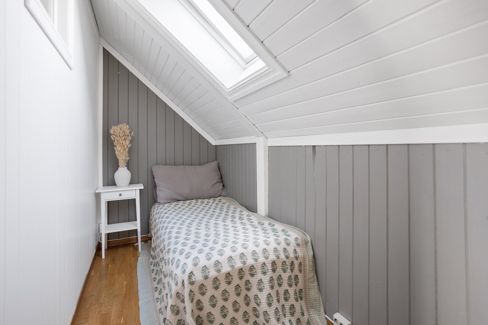 Det siste soverommet er av mindre størrelse, men passer ypperlig som for eksempel et lite barnerom eller et ekstra soverom. Galleribilde