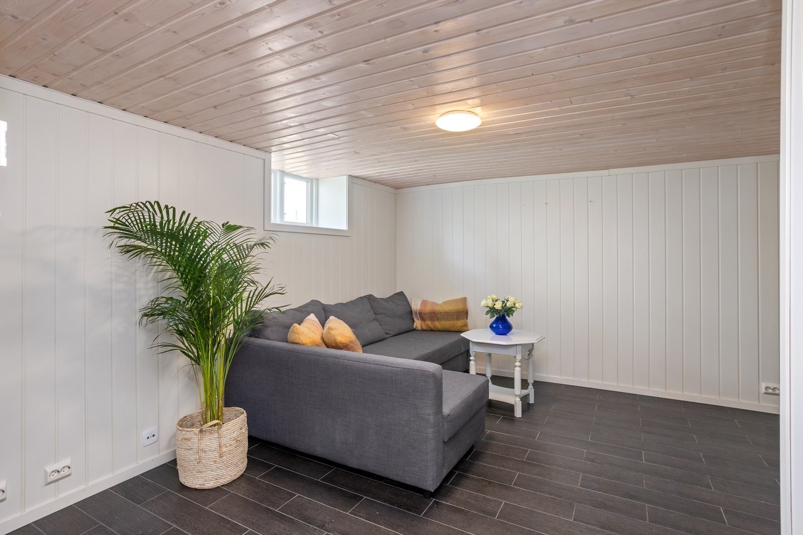 Kjellerstuen er innredet, med ikke omsøkt eller bruksendret hos kommunen. Galleribilde