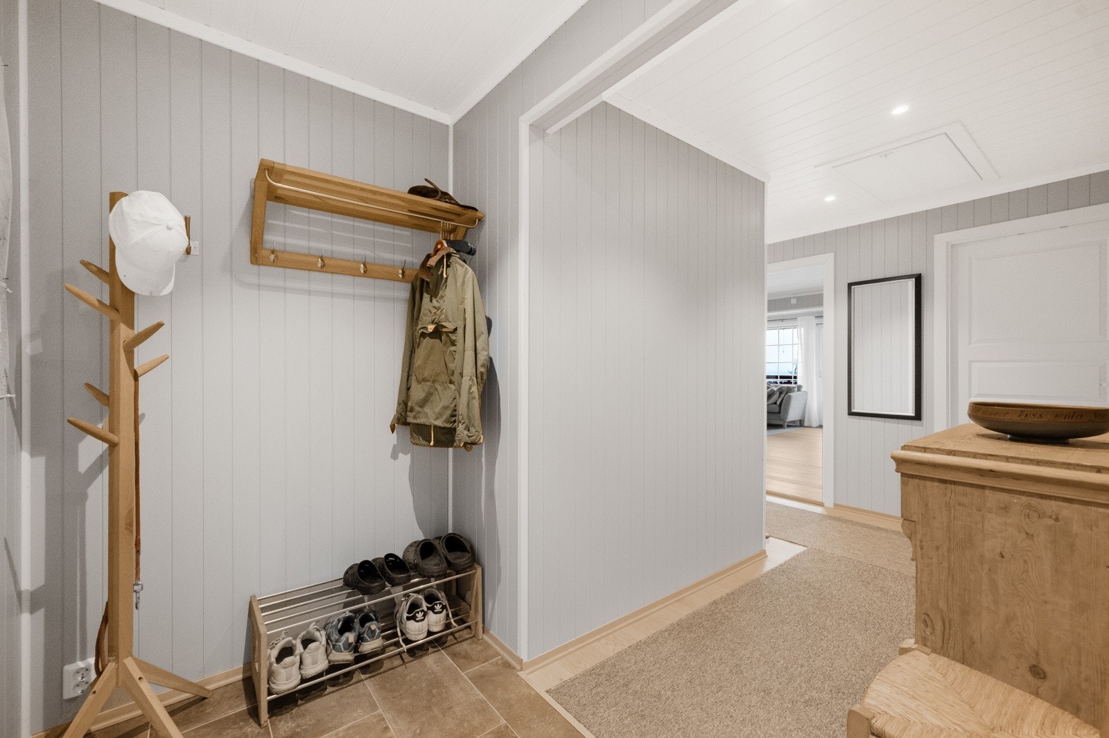 Boligen fremstår i svært god stand, med betydelige oppgraderinger gjennomført mellom 2019 og 2020. Galleribilde