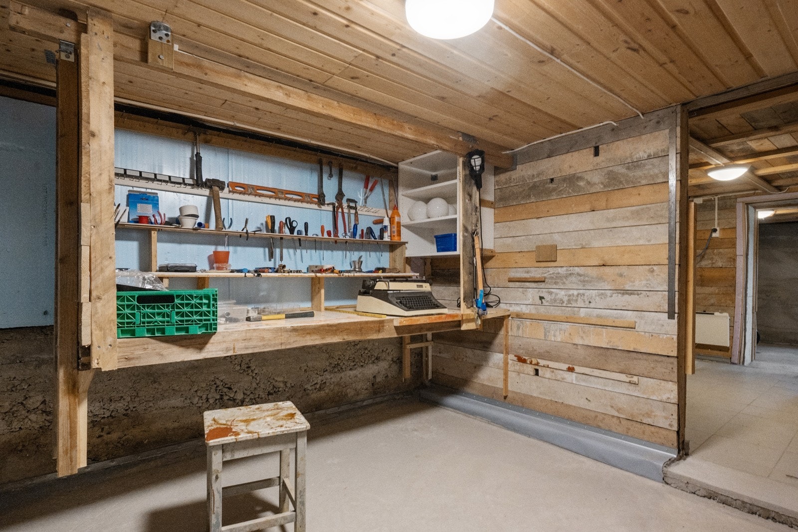 I tillegg har boligen en kjeller med fire romslige bodrom Galleribilde