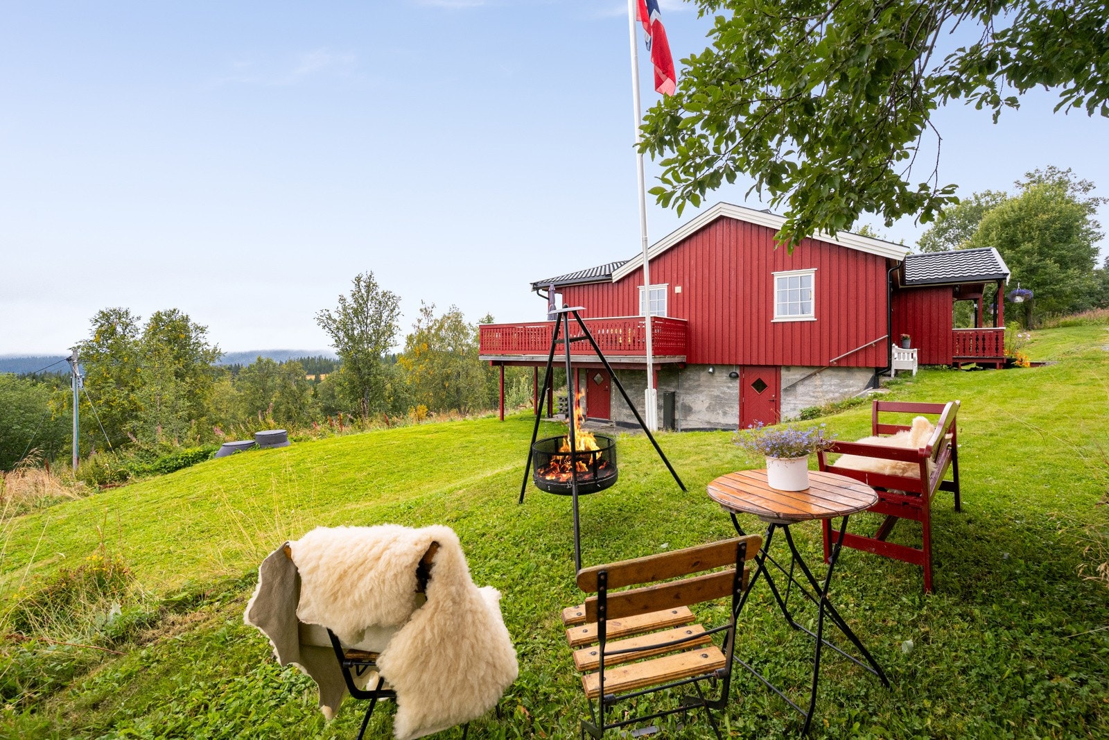 Romslig tomt på nesten 3 mål Galleribilde