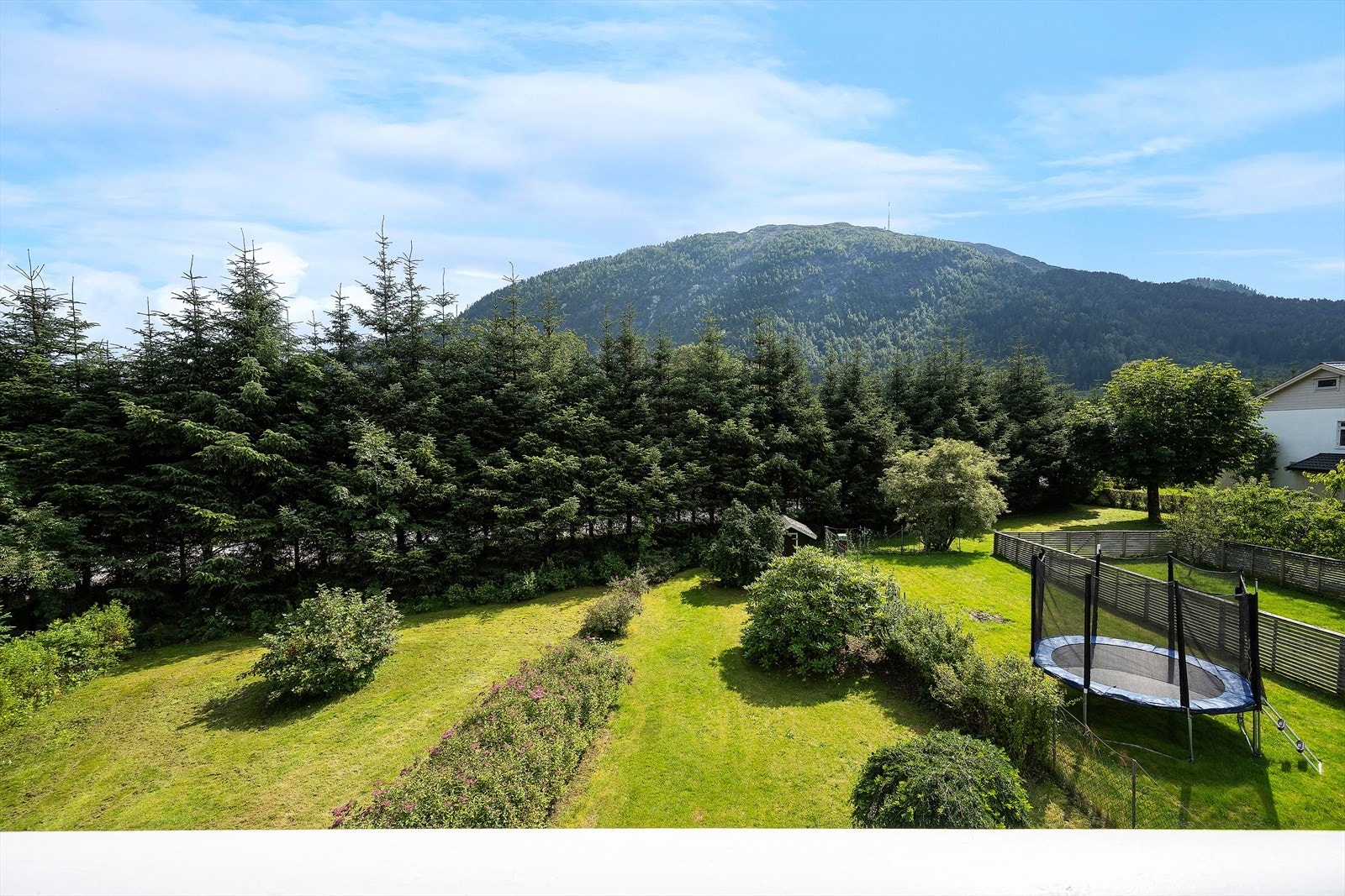 Førdepakken har kjøpt fremre del av tomta. Så her vil det bli oppført gjerde i framkant etter kvart. Galleribilde