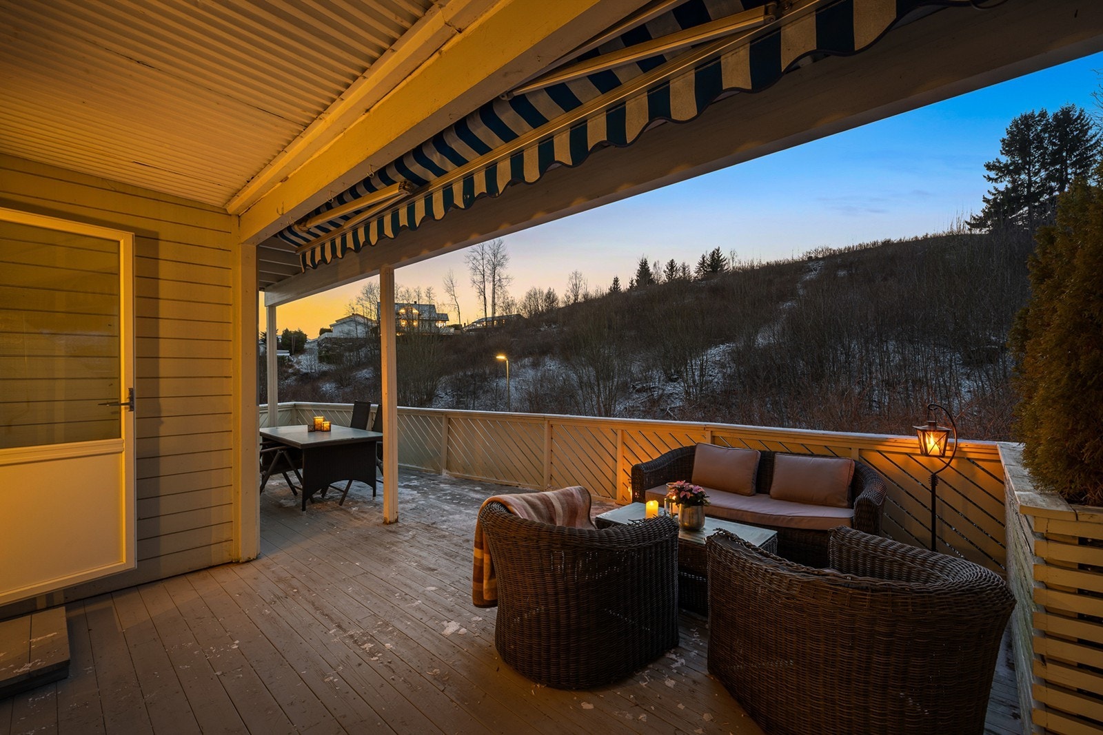 Leiligheten har en romslig terrasse på hele 33 kvm. Galleribilde